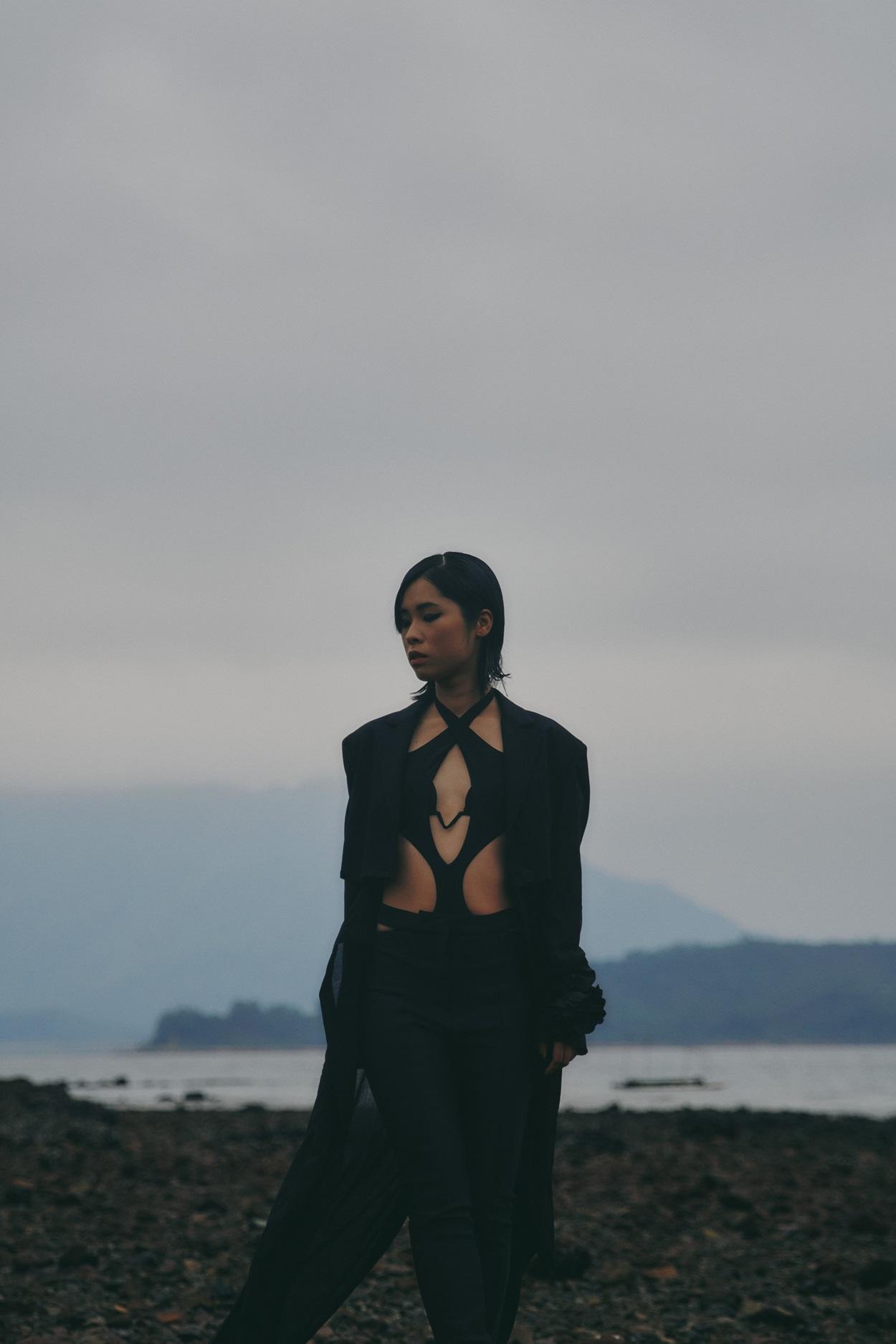 王嘉儀Sophy《Race of Faithft. YELLOW黃宣)》MV