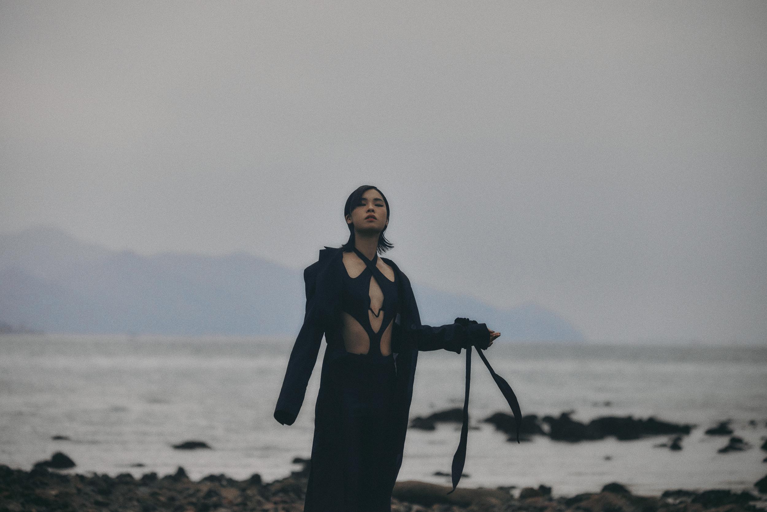 王嘉儀Sophy《Race of Faithft. YELLOW黃宣)》MV