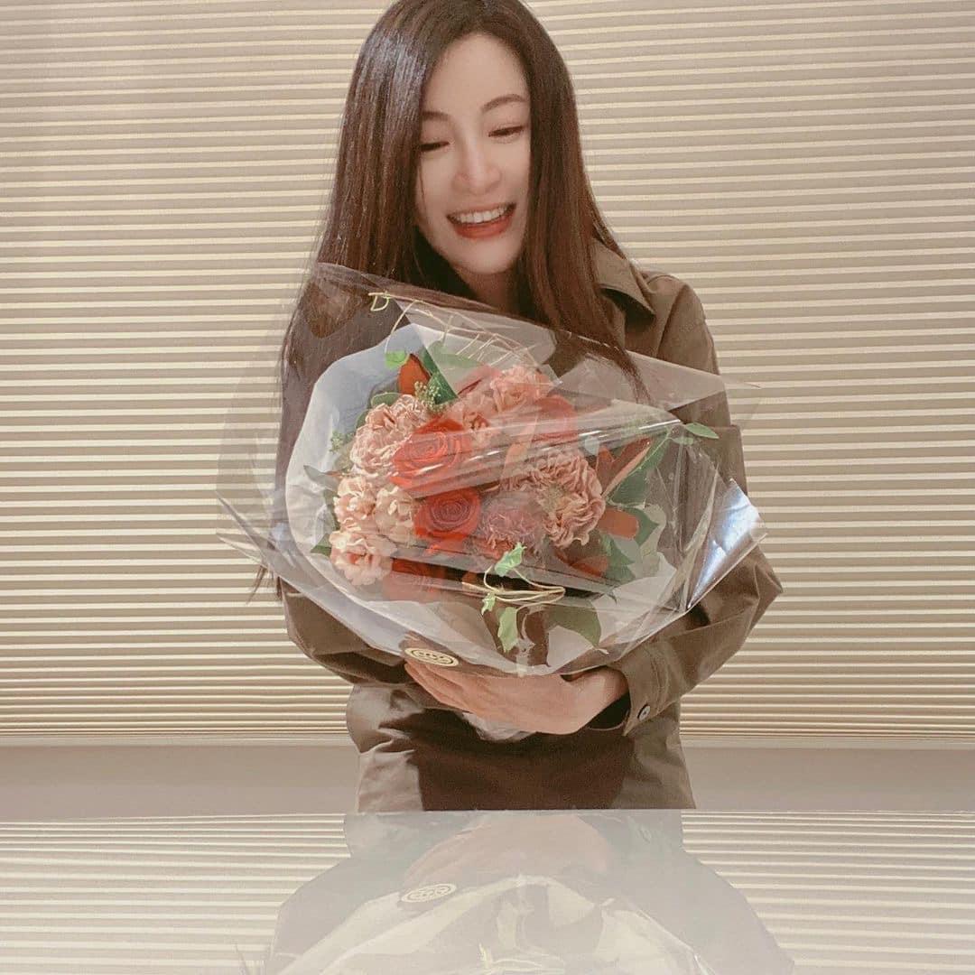 林夏薇有「娛樂圈馬甲線代言人」之稱(林夏薇社交網站)