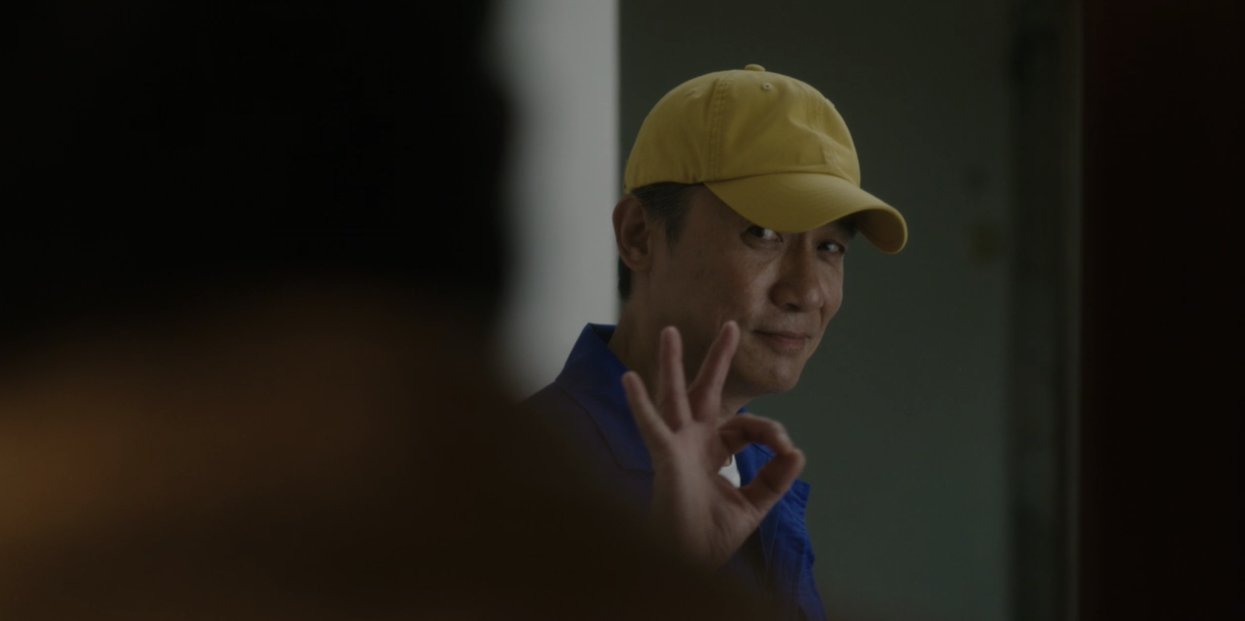 陳奕迅新歌《社交恐懼癌》MV,梁朝偉驚喜現身演開鎖工人。