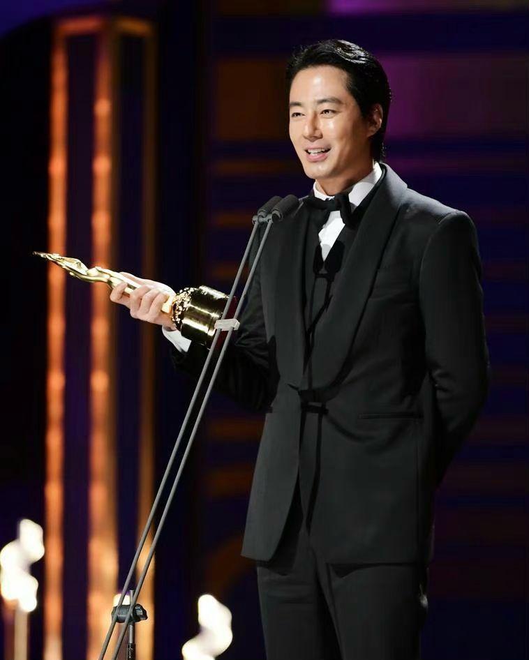 趙寅成憑住《閨密盜賞團》首奪最佳男配角。