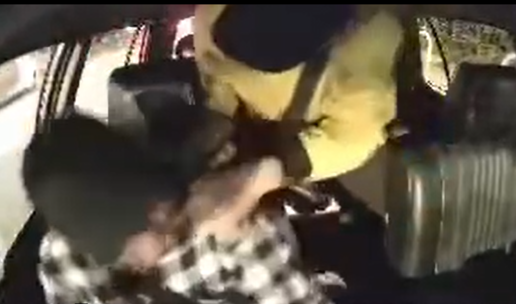 的士司機半途遇乘客打劫刀架頸 空手入白刃擊退對方(車cam L(香港群組))