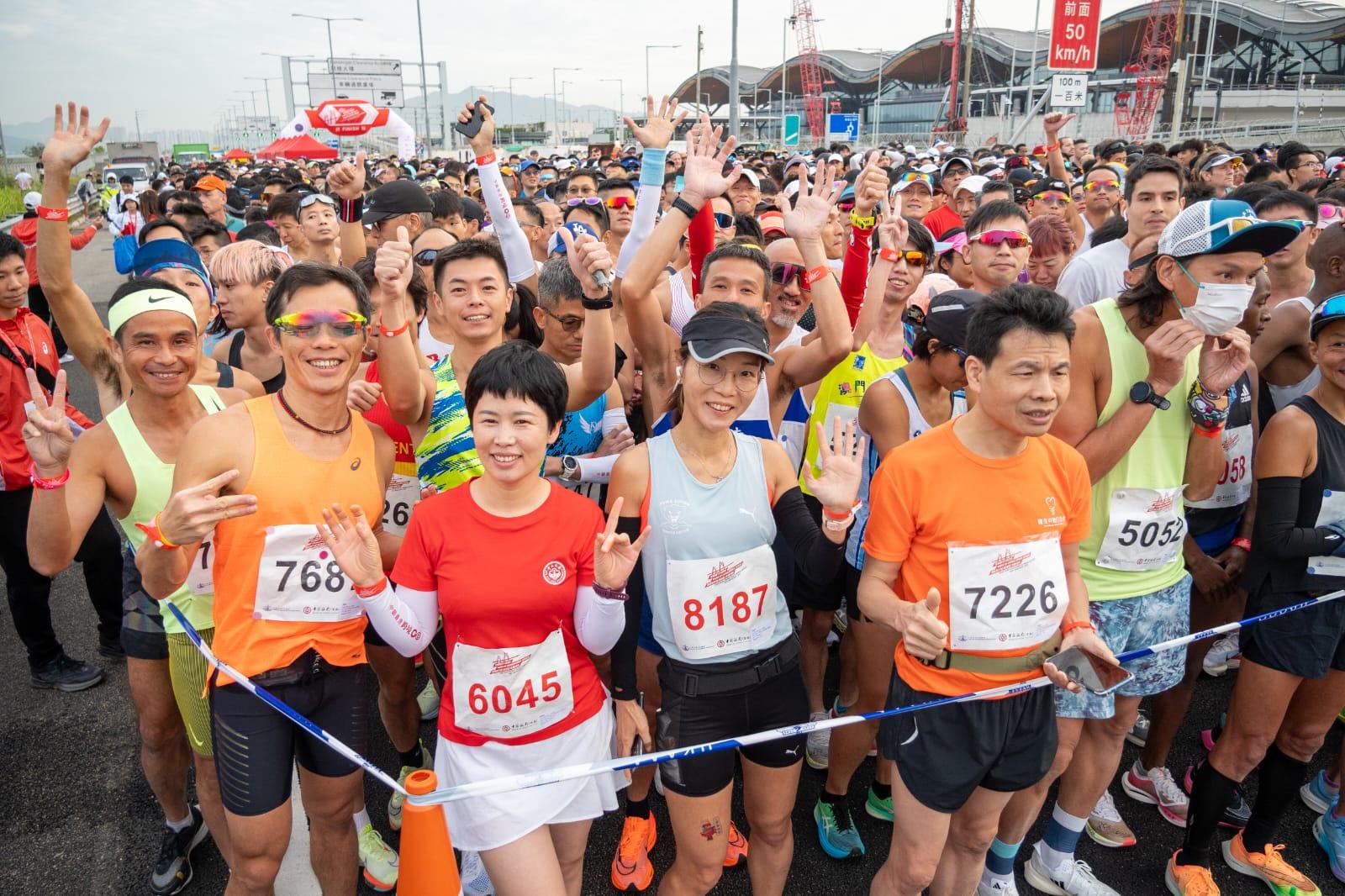 首屆港珠澳大橋香港段半馬拉松今早舉行。(陳奕釗攝)