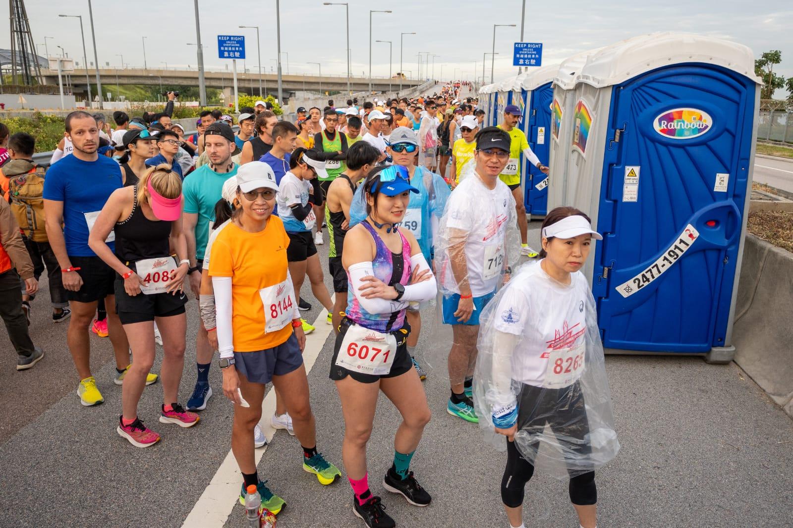 有跑手反映輪候輪候洗手間需要半小時以上。(陳奕釗攝)