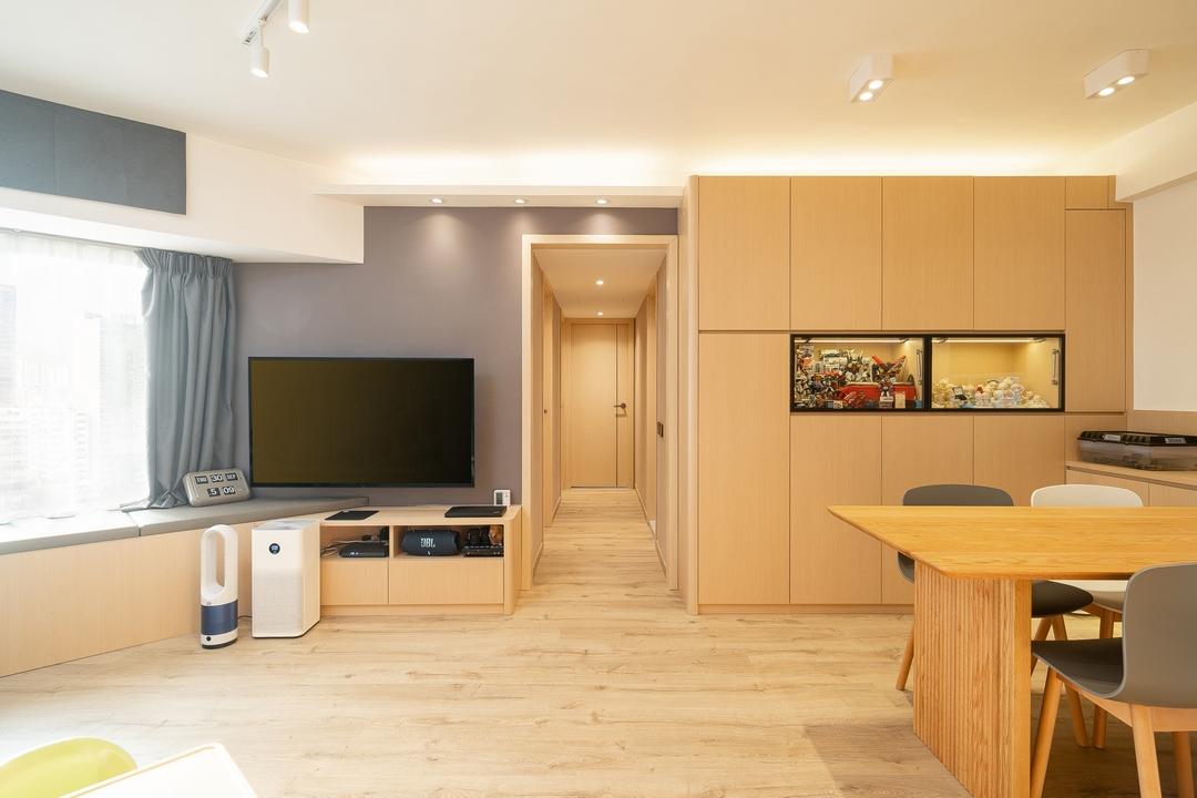 地板以及儲物櫃的面板,都選用了較淺的木色