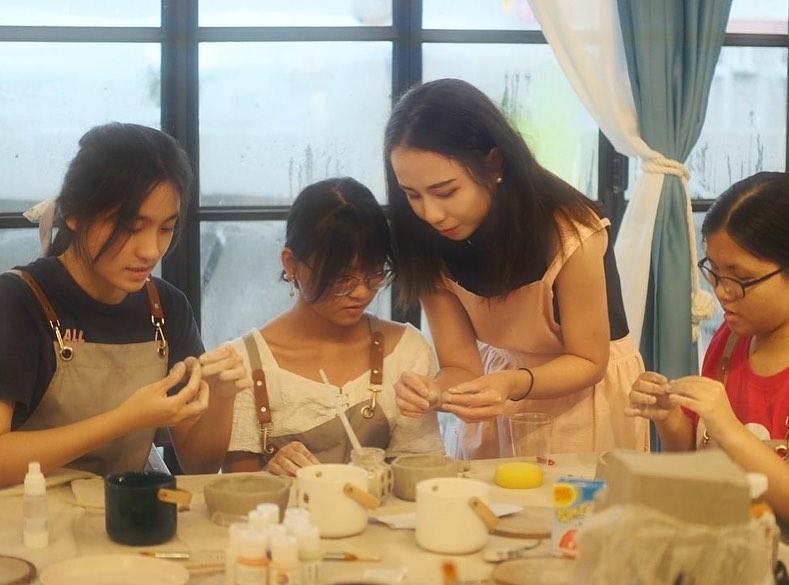 彭意婷教授陶瓷班(彭意婷Facebook圖片)