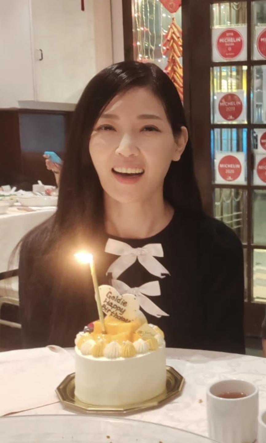 愛回家Ma姐何芷姍50歲生日被讚似廿歲(何芷姍IG)