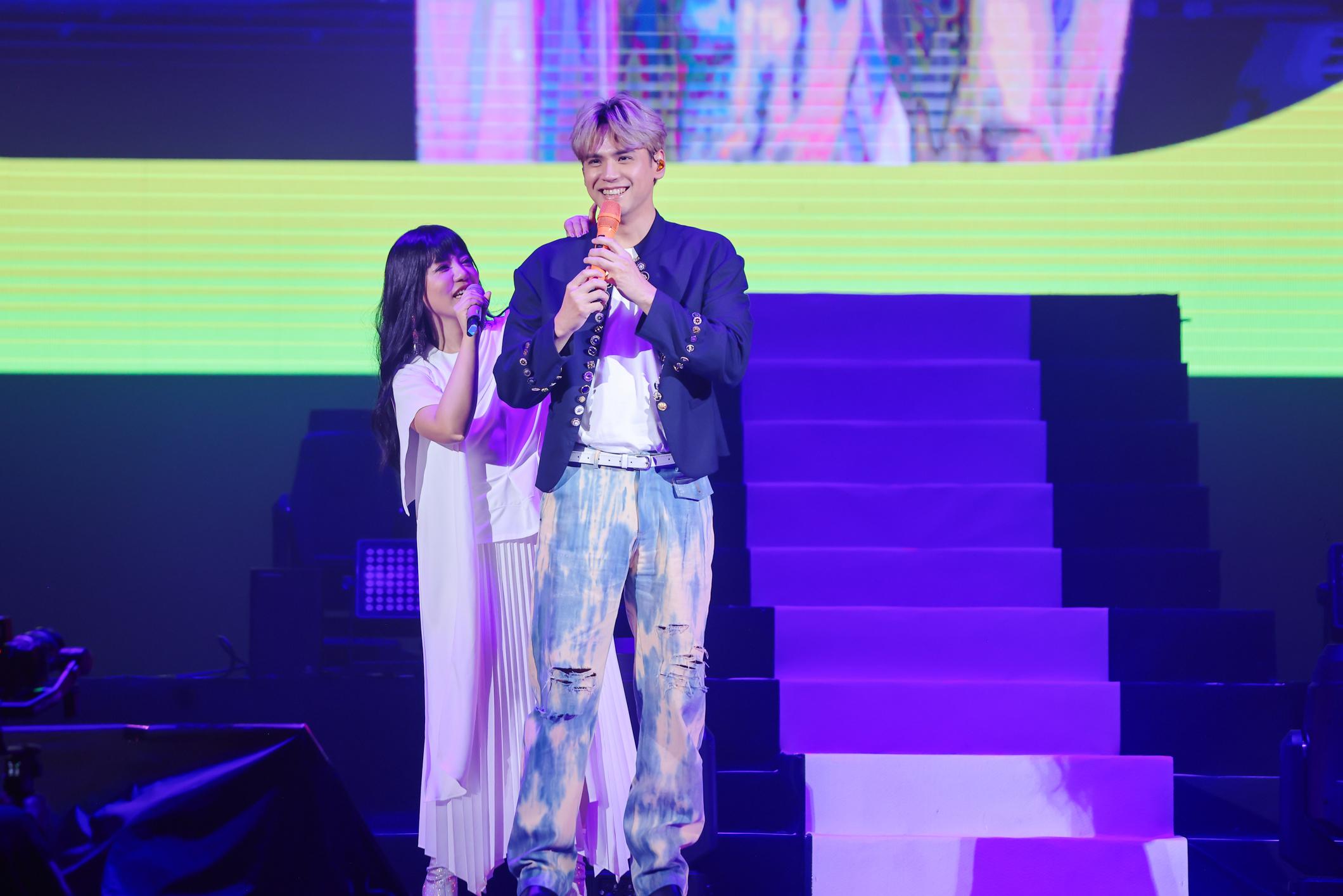 丁噹演唱會邀請陳零九合唱。