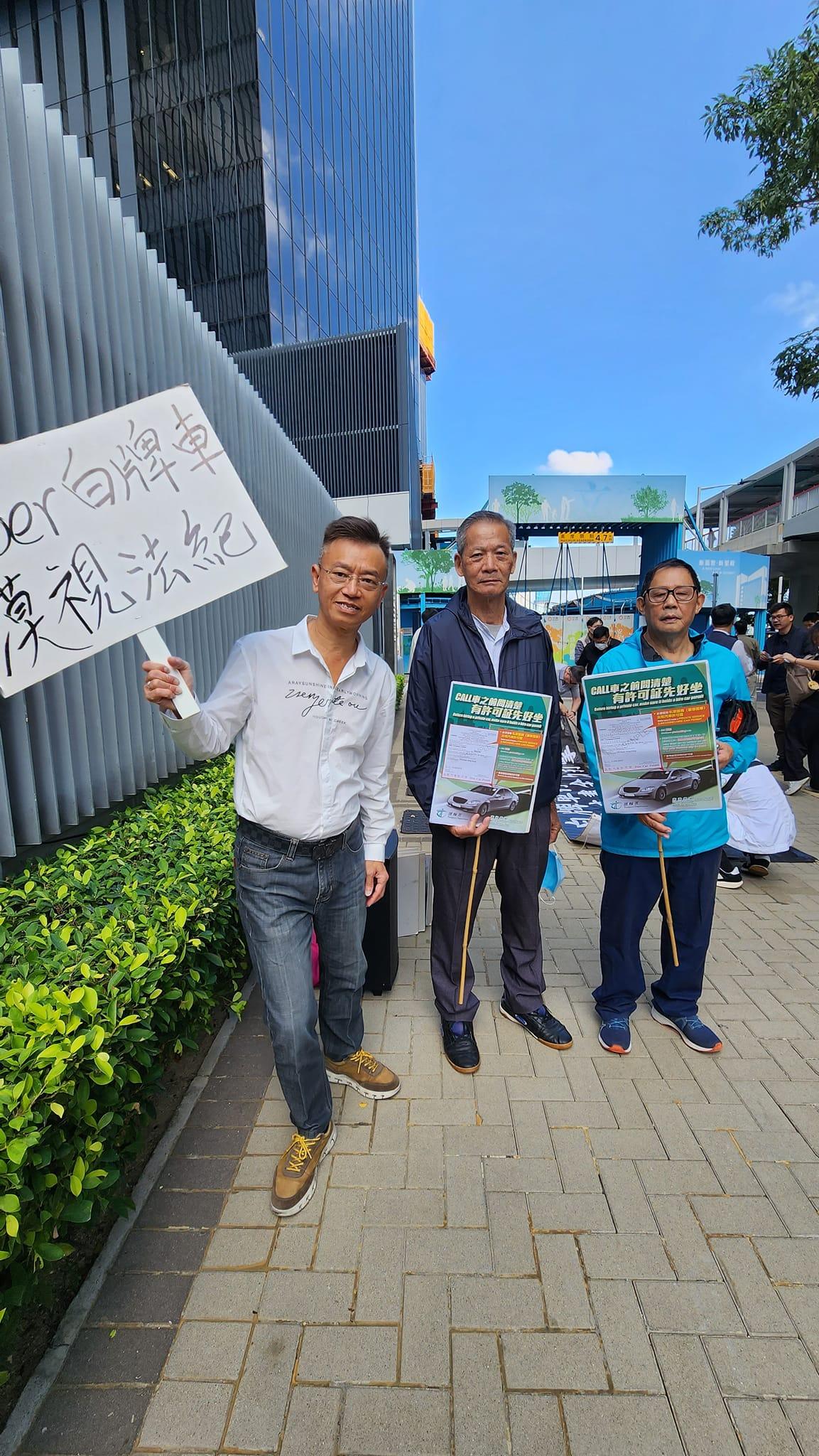 的士業界到政總請願抗議Uber,下周非繁忙時段將罷工3小時。(FB@新星的士同業聯會)