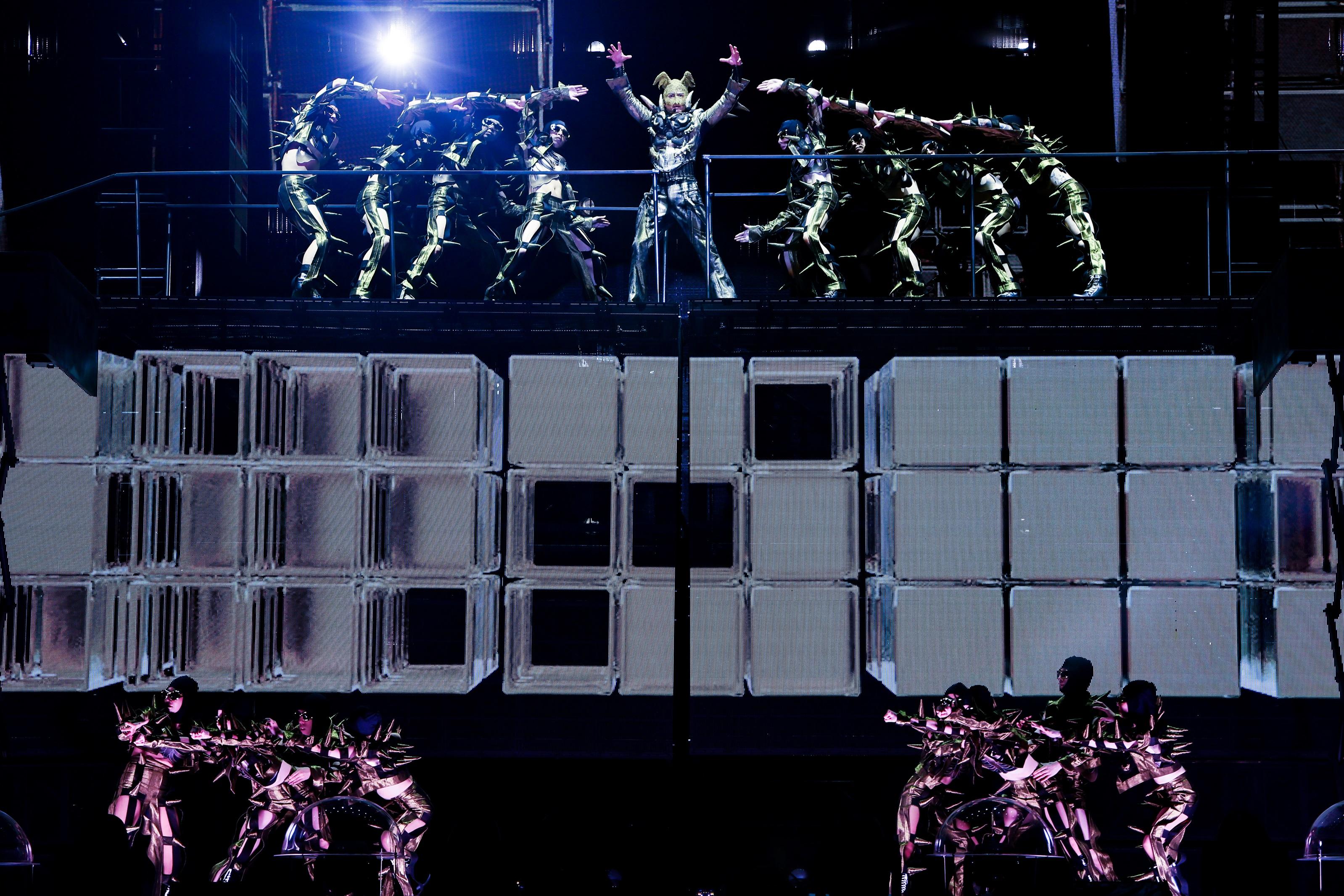 郭富城耗資逾半億打造的升級版「智能方塊風車舞台」。