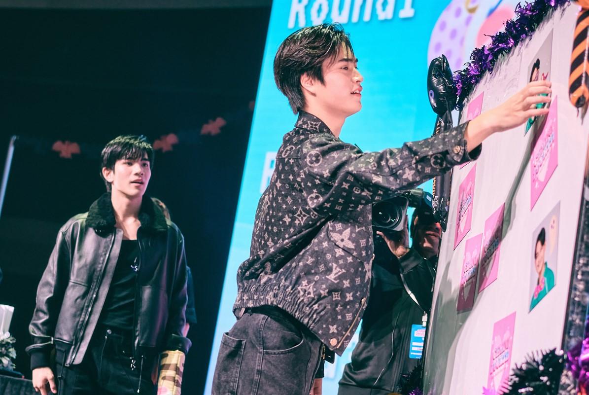 4. 翻牌遊戲中的卡牌以《My School President》中的演員們相片及大合照作為題目。