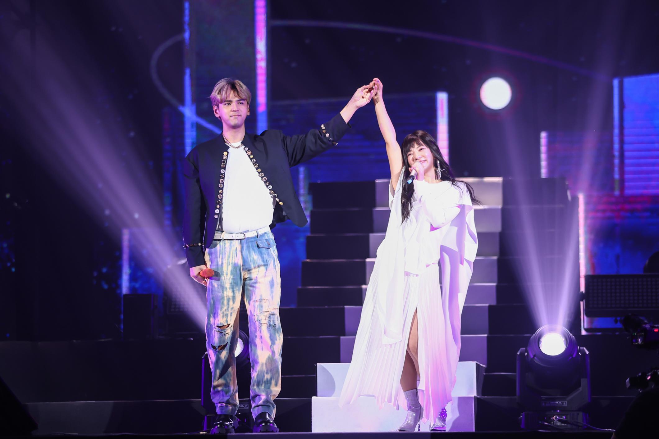 丁噹演唱會邀請陳零九合唱。