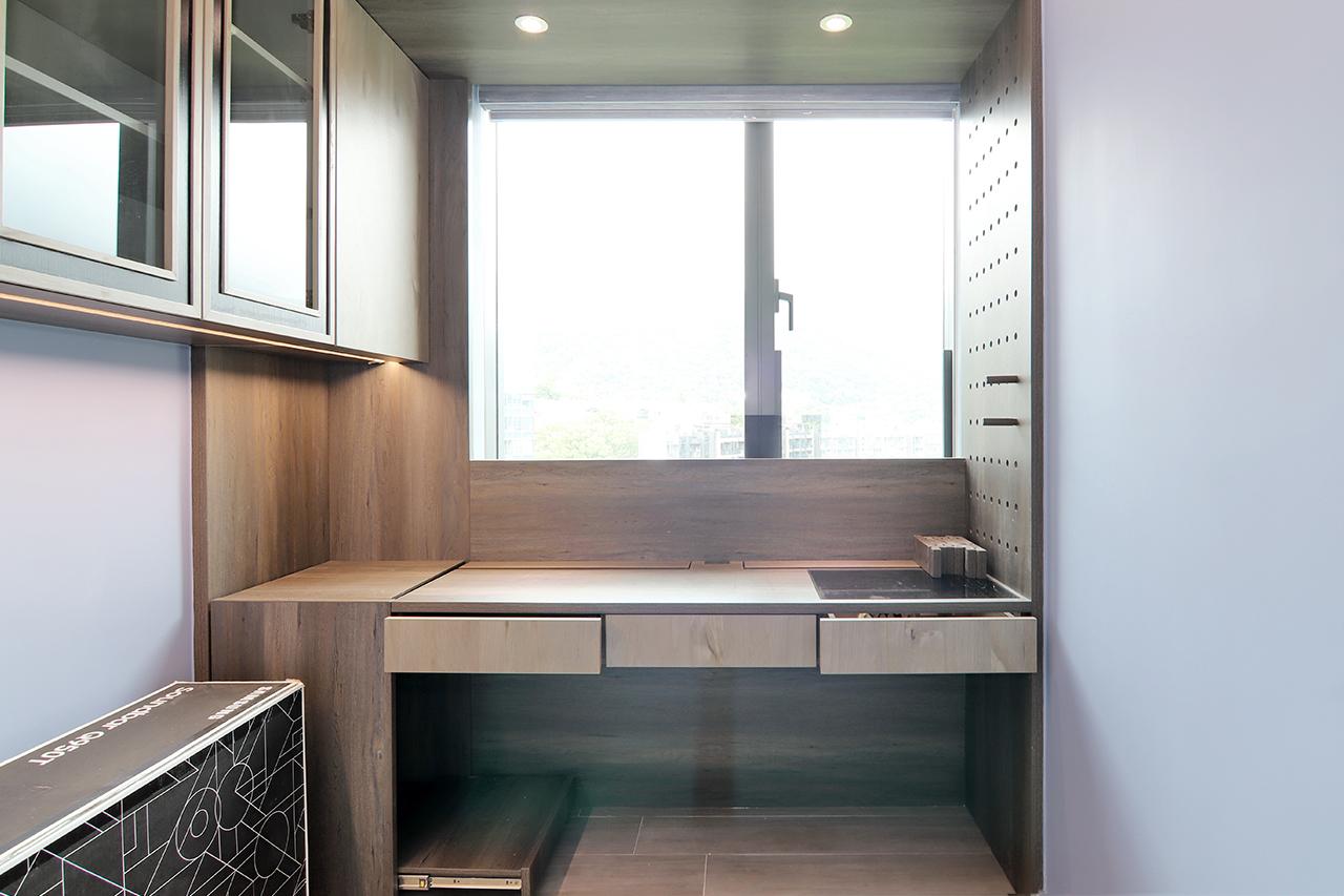 書房的洞洞板設計也是空間收納的不二法門