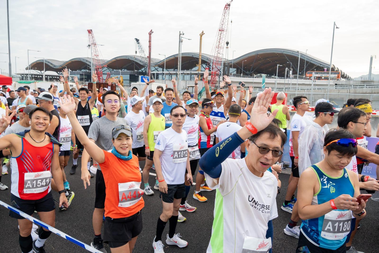 首屆港珠澳大橋香港段半馬拉松今早舉行。(陳奕釗攝)