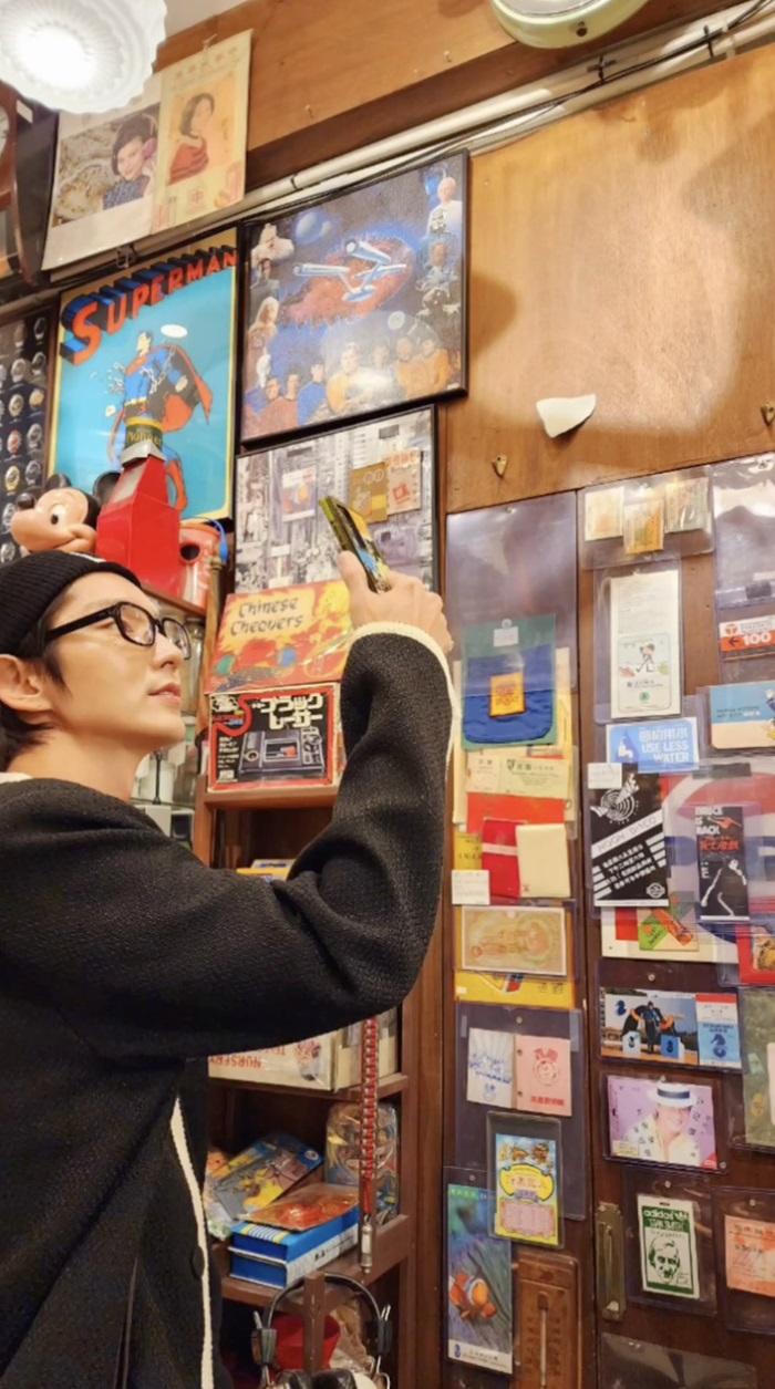 用手機拍下心頭好作留念。