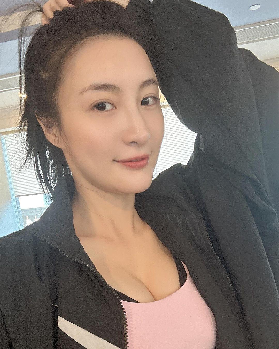 林夏薇舉啞鈴騷肌36歲凍齡有術(林夏薇IG)