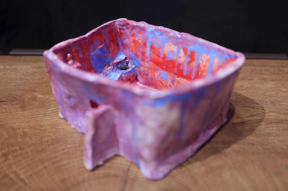 他們透過外遊公園後觀察到的紋理和圖形,用陶泥泥板拓印重塑屬於自己的家。