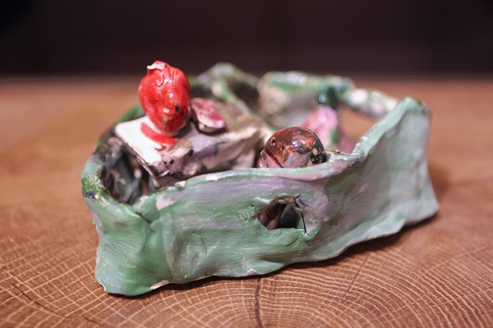 他們透過外遊公園後觀察到的紋理和圖形,用陶泥泥板拓印重塑屬於自己的家。