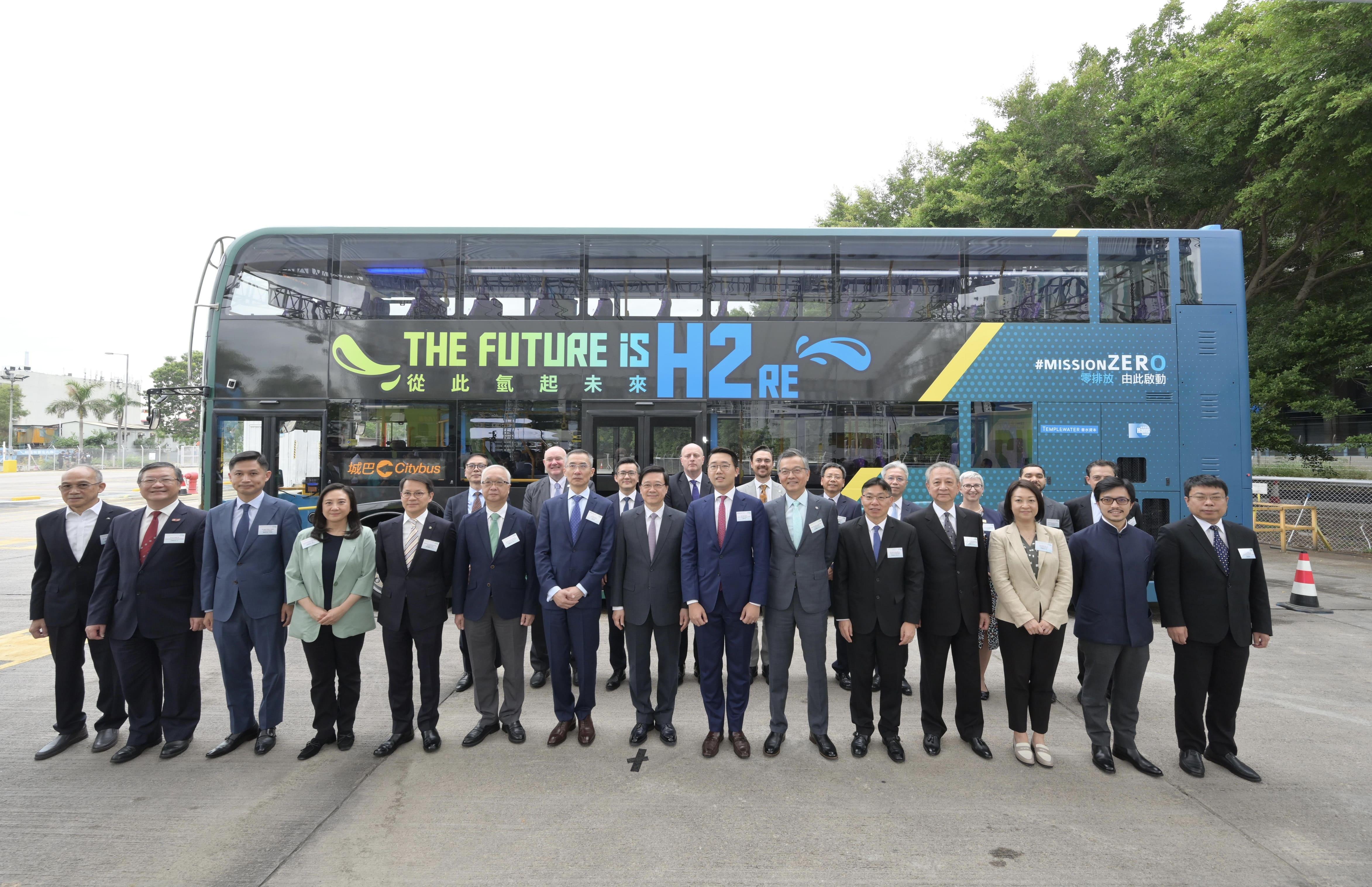 城巴引入全港首輛雙層氫能巴士及首個加氫站 最快明年1月行走九龍路線