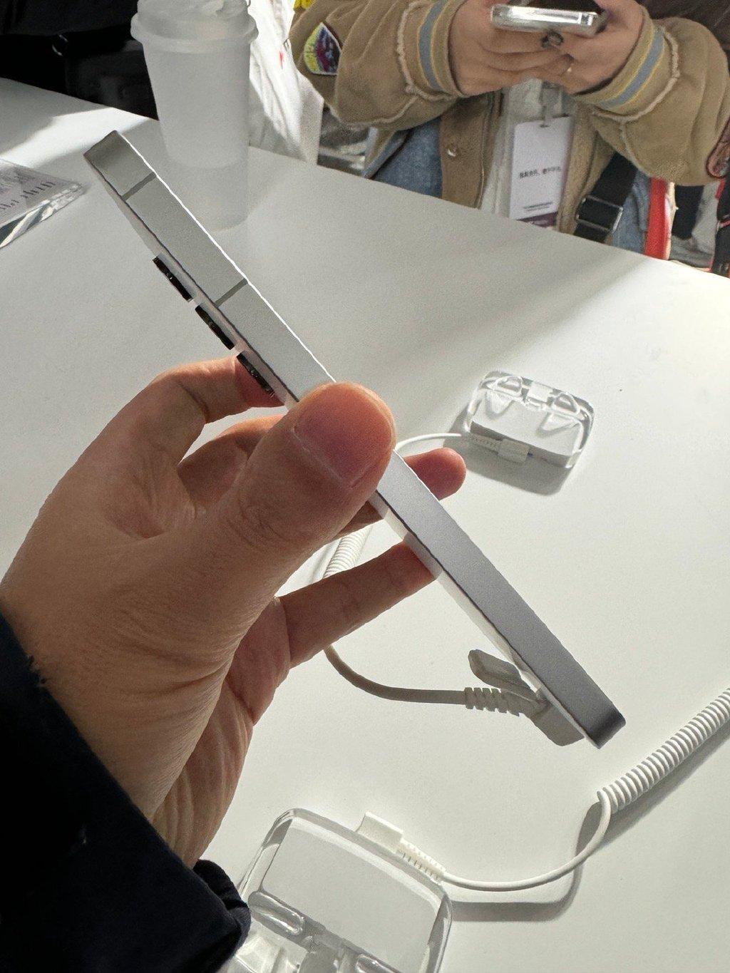 最窄邊框手機|魅族MEIZU 21實體機身(微博C科技)