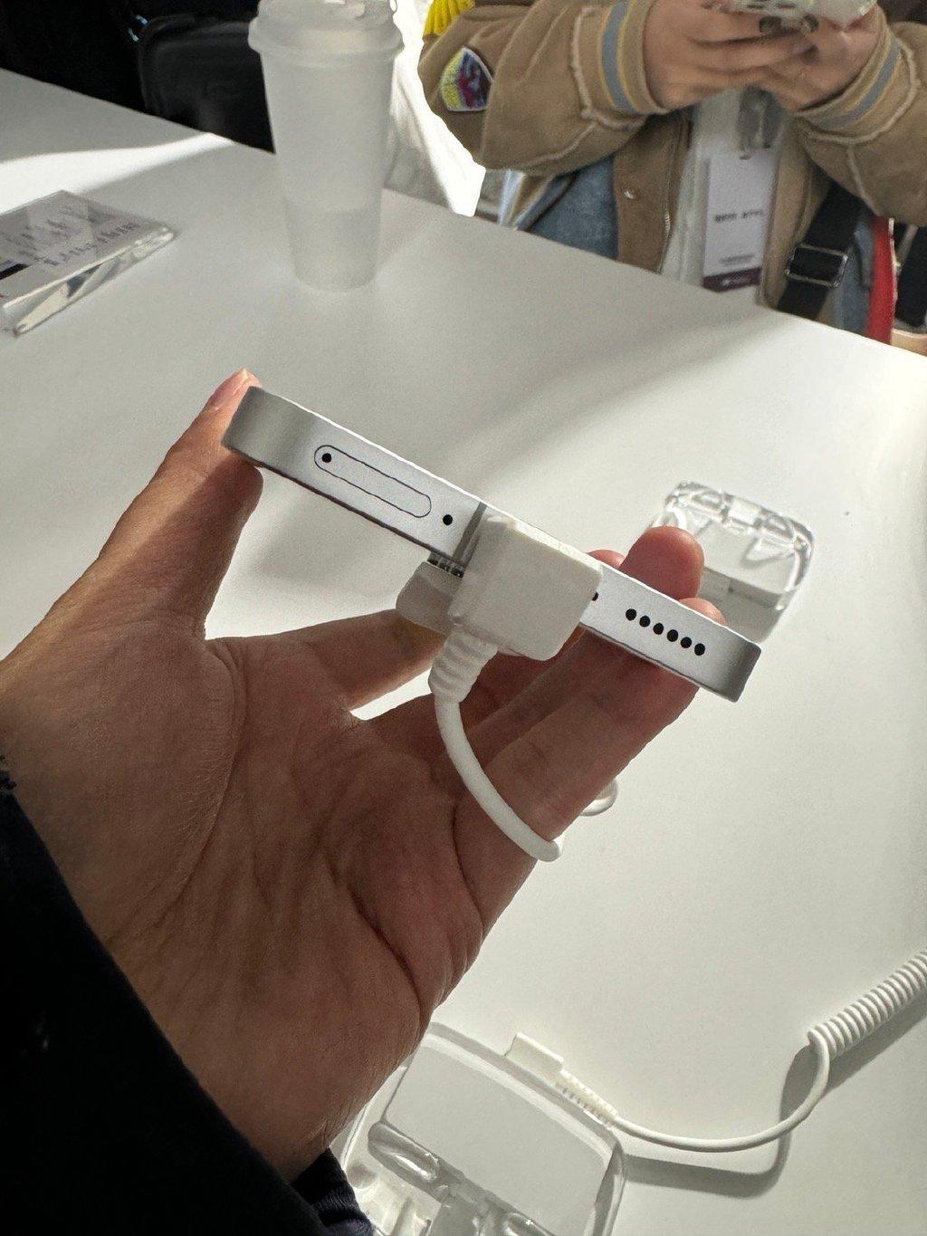 最窄邊框手機|魅族MEIZU 21實體機身(微博C科技)