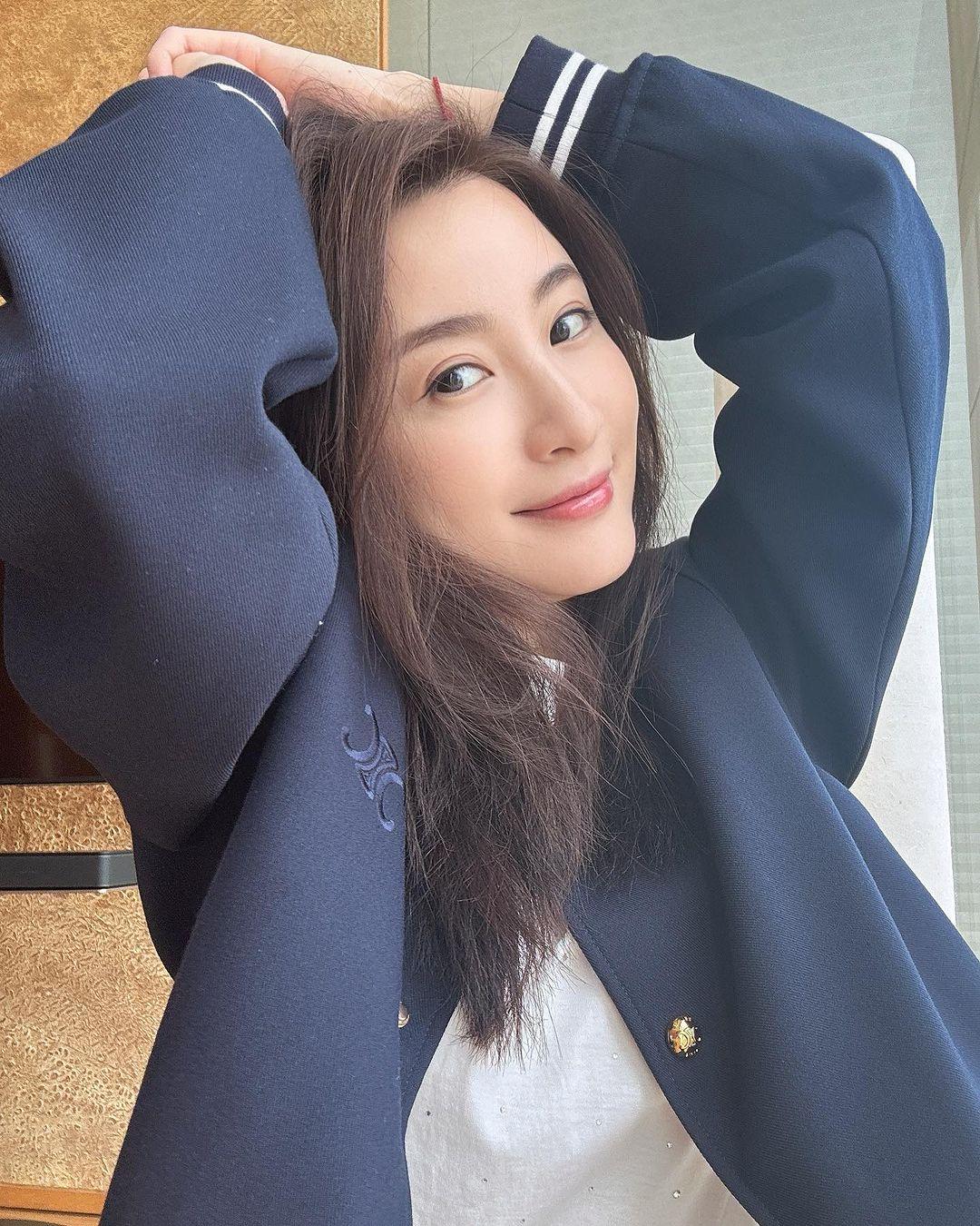 林夏薇有「娛樂圈馬甲線代言人」之稱(林夏薇社交網站)