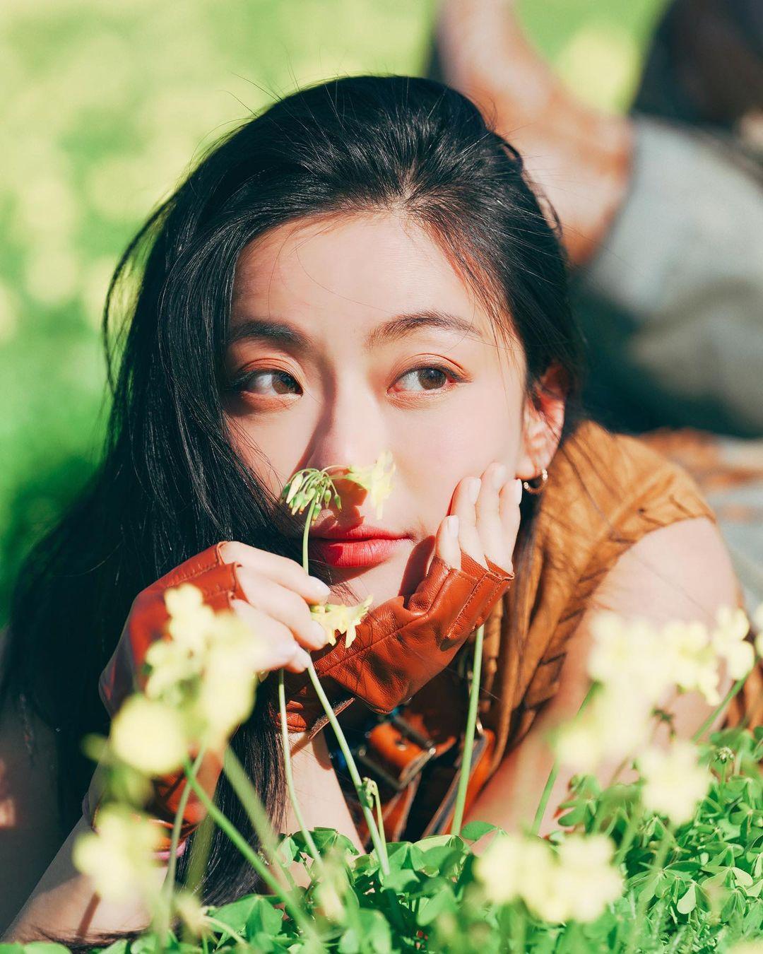 咖喱黃雅慧參加《全民造星IV》出道,現時兼職醫療美容機構醫生(咖喱黃雅慧IG)