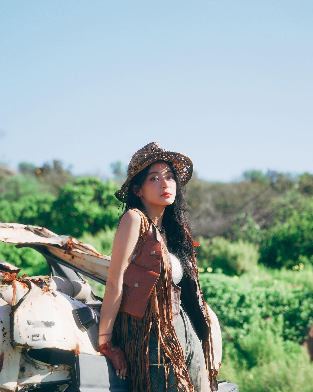 咖喱黃雅慧參加《全民造星IV》出道,現時兼職醫療美容機構醫生(咖喱黃雅慧IG)