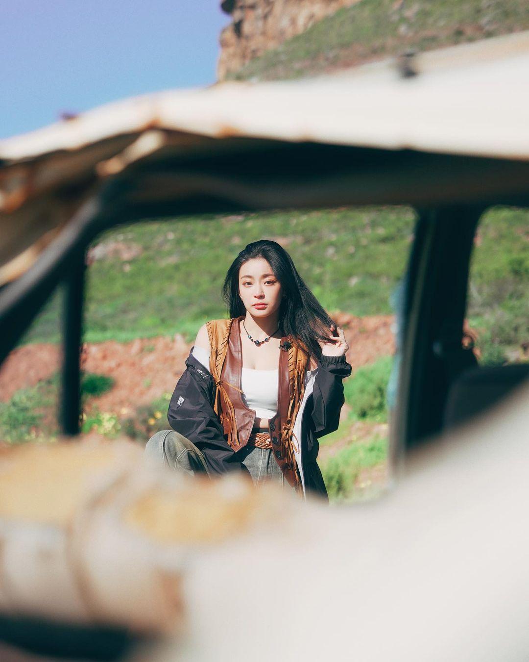 咖喱黃雅慧參加《全民造星IV》出道,現時兼職醫療美容機構醫生(咖喱黃雅慧IG)