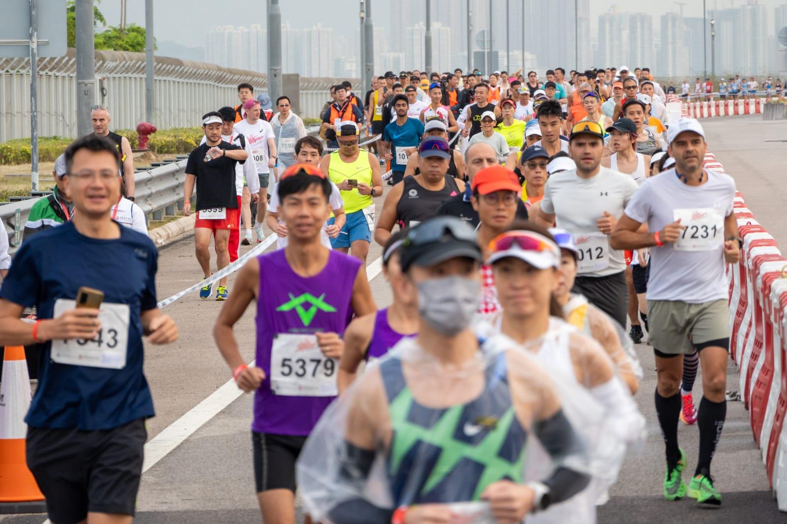 首屆港珠澳大橋香港段半馬拉松今早舉行。(陳奕釗攝)