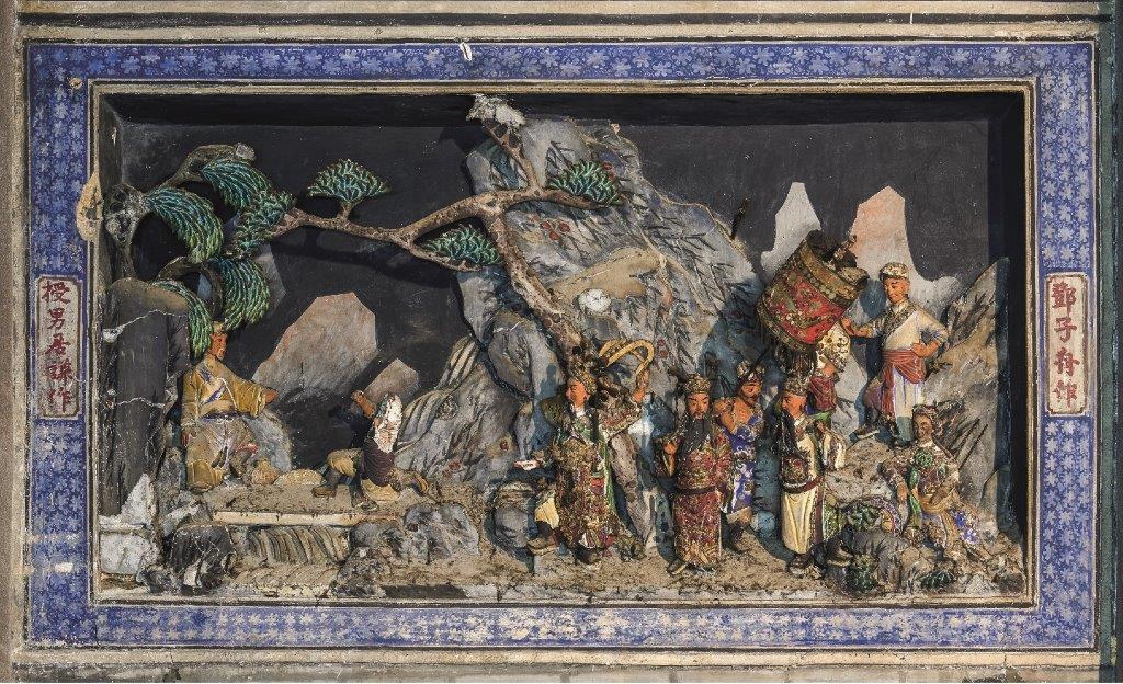 西環青蓮台魯班先師廟其中兩幅由鄧子舟、鄧居謙父子於1928年完成的灰塑作品,非常珍貴。