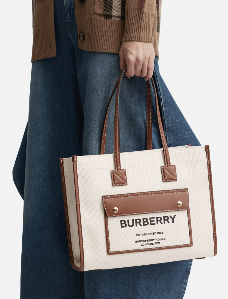 Black Friday優惠2023|Burberry SMALL FREYA TOTE BAG 特價:$6,100;原價:$10,900