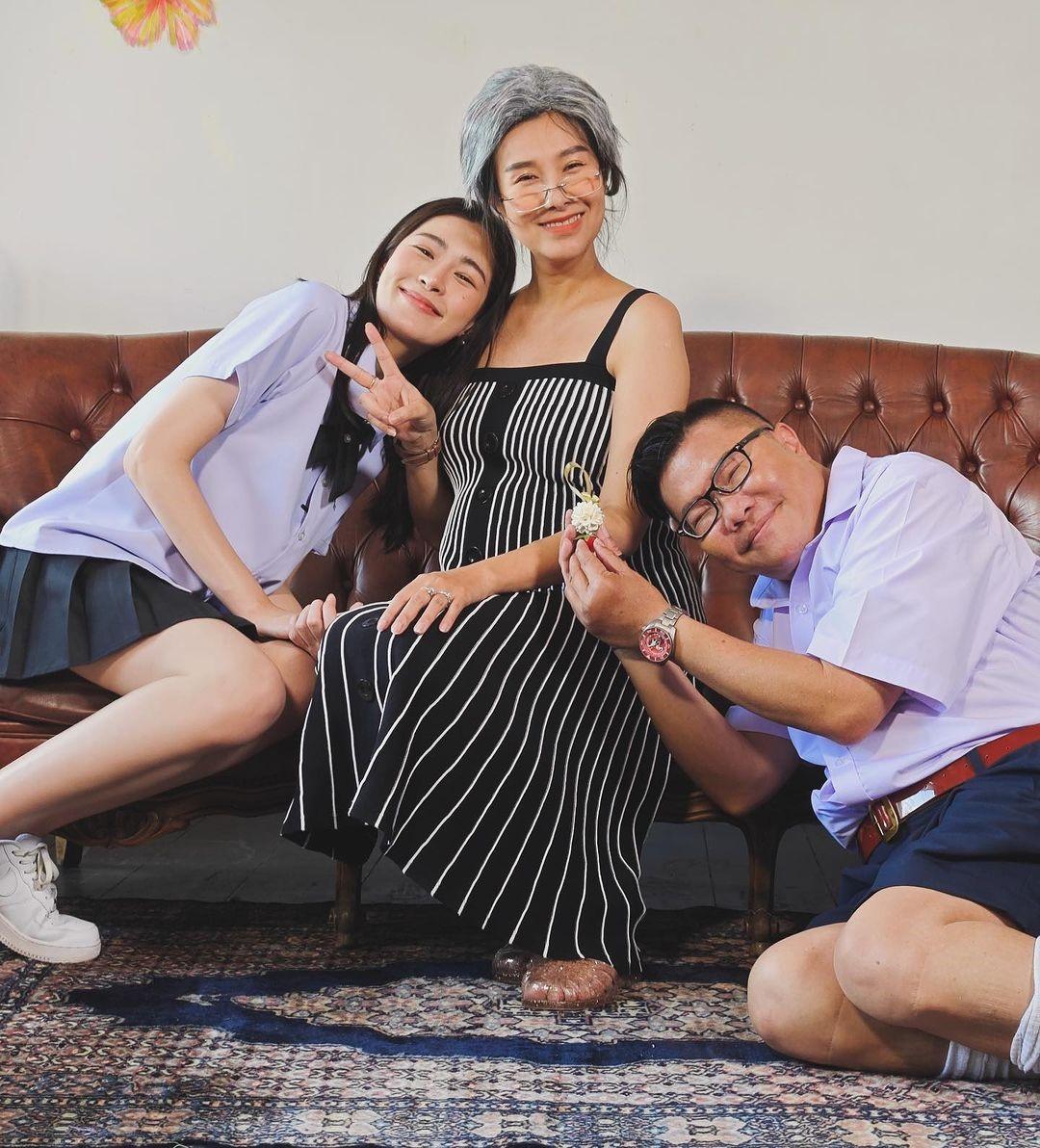 胡慧冲帶領「叉燒姐」鄺玲玲、「冬蔭家族」成員包括冬蔭妹、冬蔭哥哥、冬蔭表妹及冬蔭表姐主持《冲遊泰國9》(胡慧冲IG)