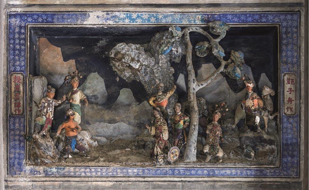 西環青蓮台魯班先師廟其中兩幅由鄧子舟、鄧居謙父子於1928年完成的灰塑作品,非常珍貴。