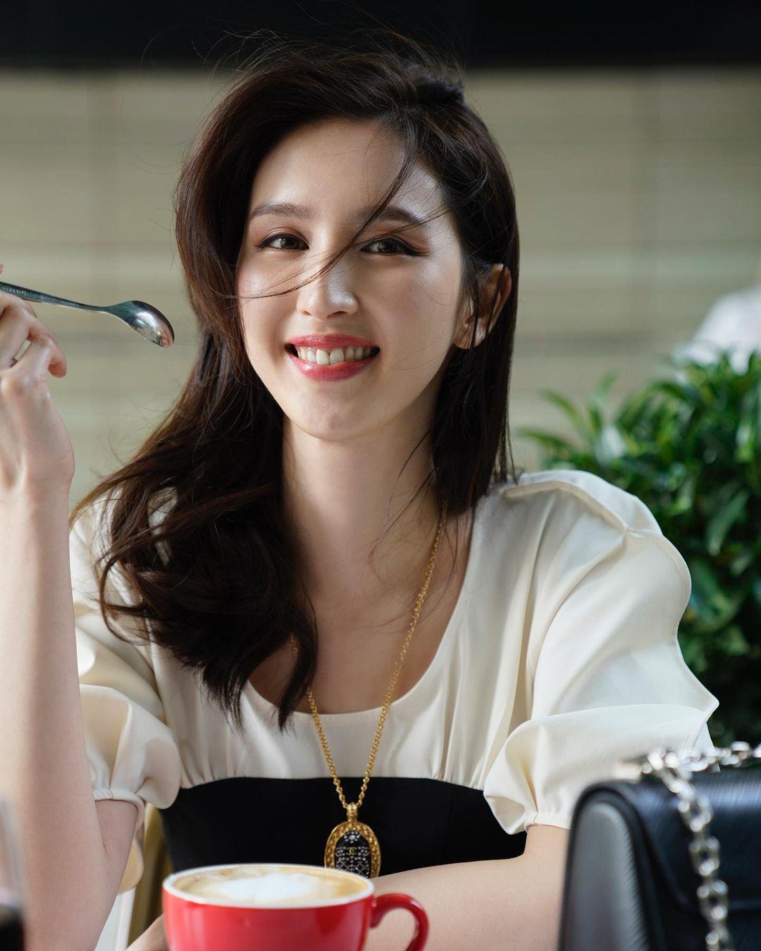 何天兒原名何傲兒(何天兒IG)