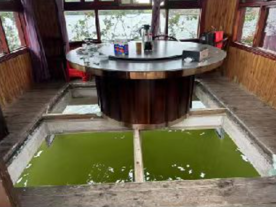 福建泉州洛江區區長蘇漢庭在當地惠安縣聚龍小鎮一間水上餐廳晚膳時,疑因玻璃地板破裂導致跌落水溺斃