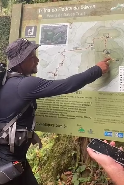 蘇沙帶領一群登山客前往堤乎卡國家公園,征服海拔844米的巨石山。