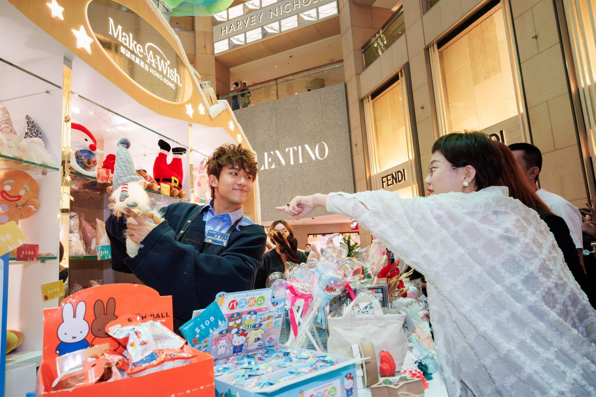 ANSONBEAN於中環置地廣場擔任一日快閃店長。