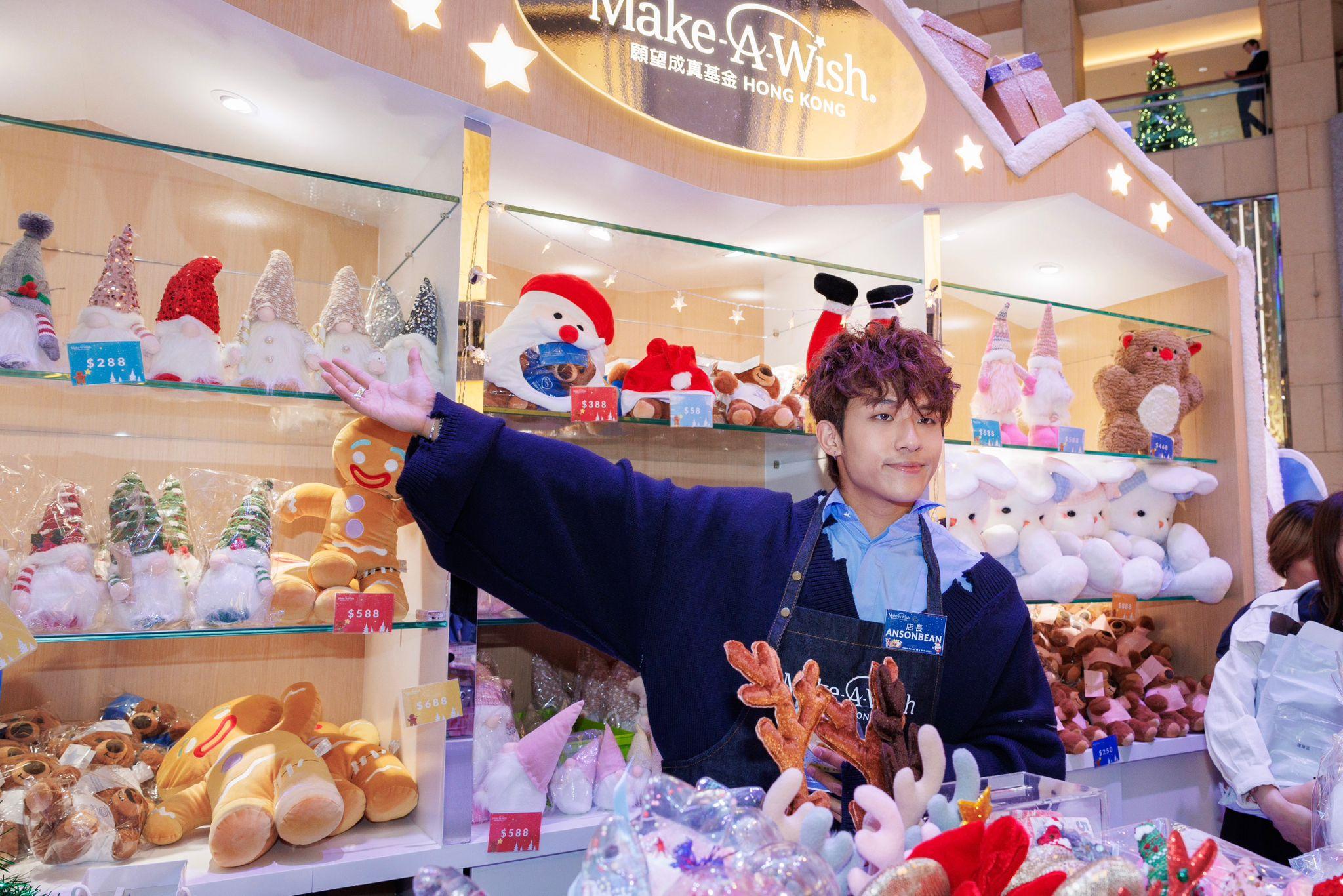 ANSONBEAN於中環置地廣場擔任一日快閃店長。