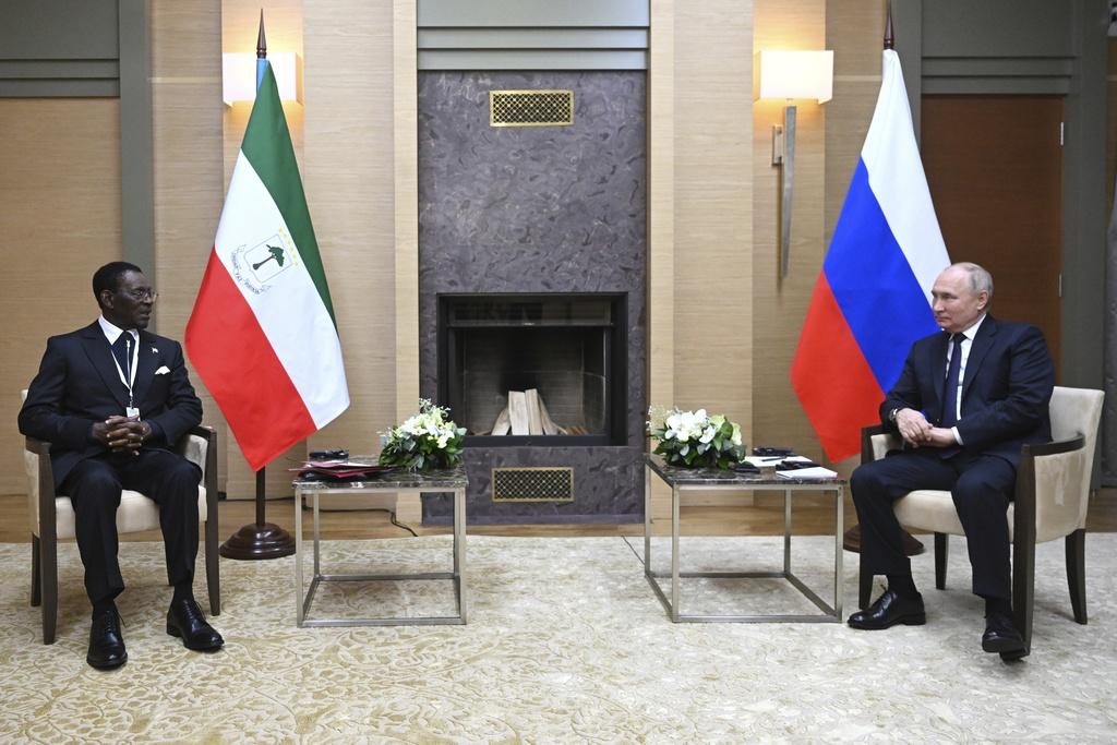 普京上周在莫斯科市郊官邸接見赤道畿內亞總統Teodoro Obiang。(美聯社)