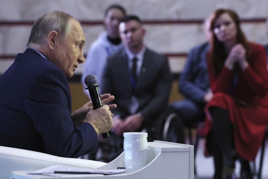 普京上周出席座談會。(美聯社)