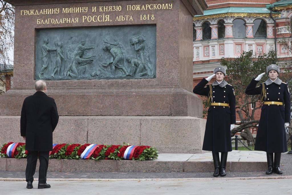 普京上周六出席莫斯科紅場一個獻花儀式。(美聯社)