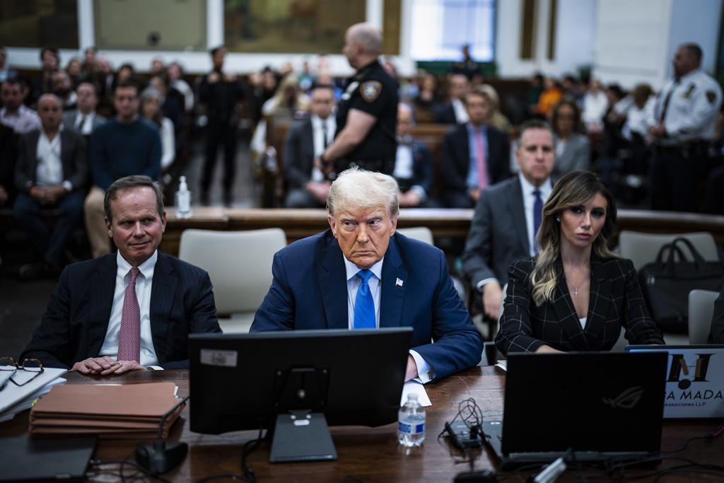 特朗普出庭作供。(美聯社)