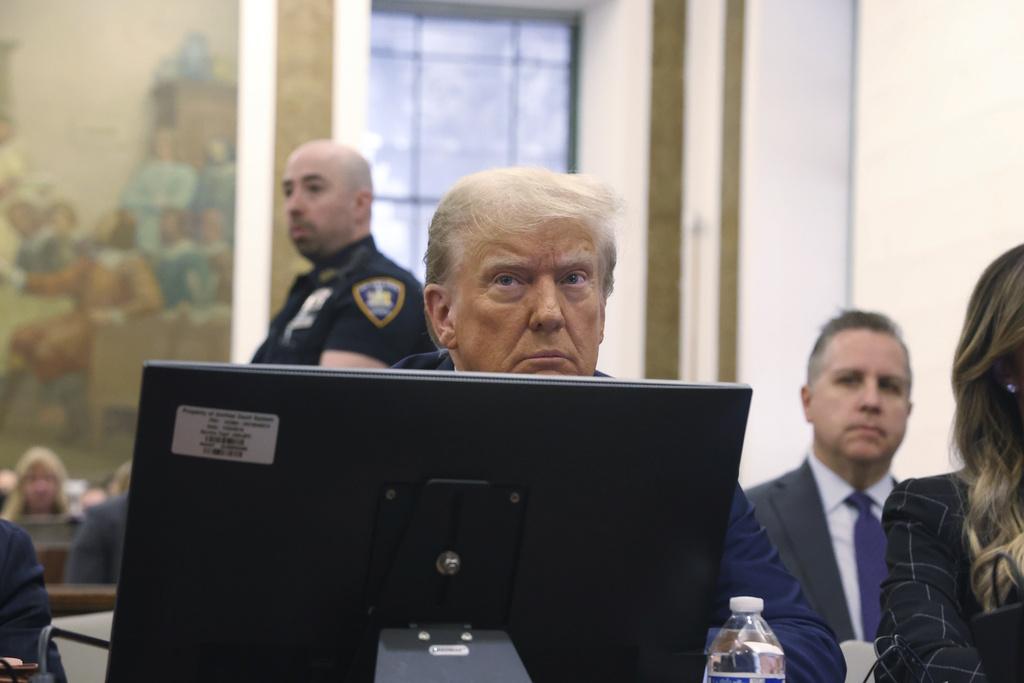 特朗普出庭作供。(美聯社)