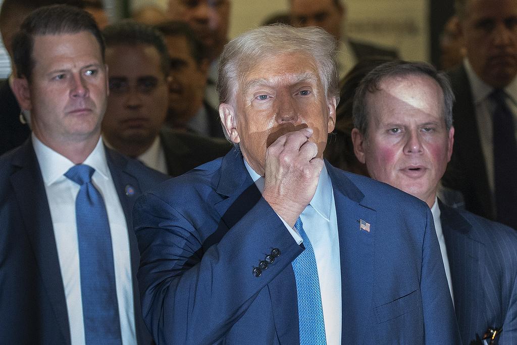 特朗普出庭作供。(美聯社)