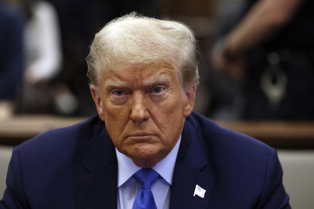 特朗普出庭作供。(美聯社)