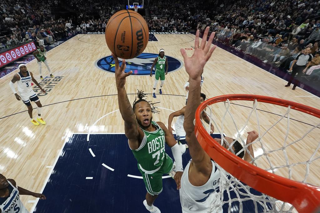 木狼主場加時贏塞爾特人。(美聯社)