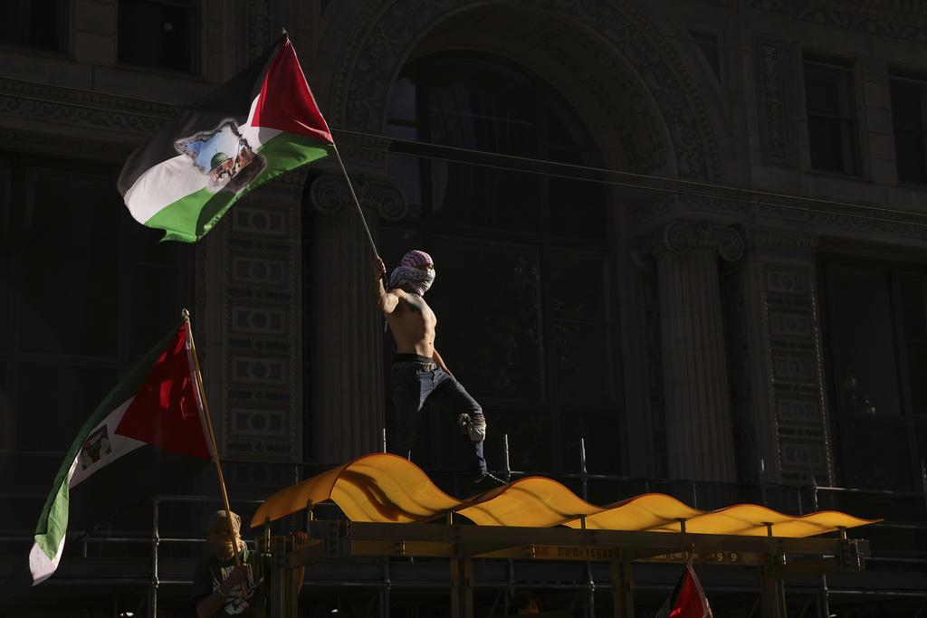 APEC|親巴勒斯坦組織在APEC峰會期間遊行示威。(美聯社)