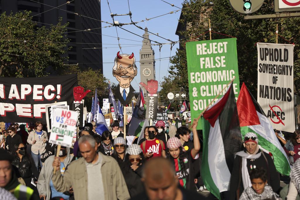 APEC|民眾於APEC峰會期間遊行示威。(美聯社)