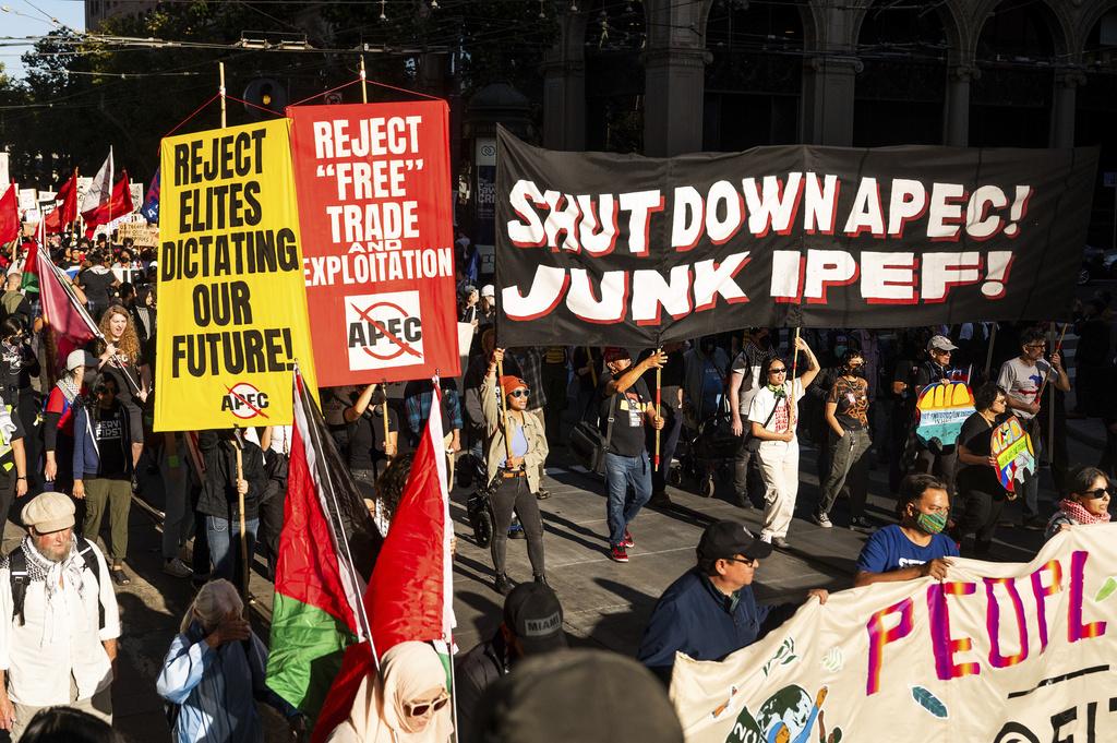 APEC|民眾於APEC峰會期間遊行示威。(美聯社)